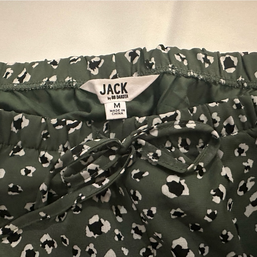 JACK by BB Dakota green leopard print shorts - Picture 3 of 3